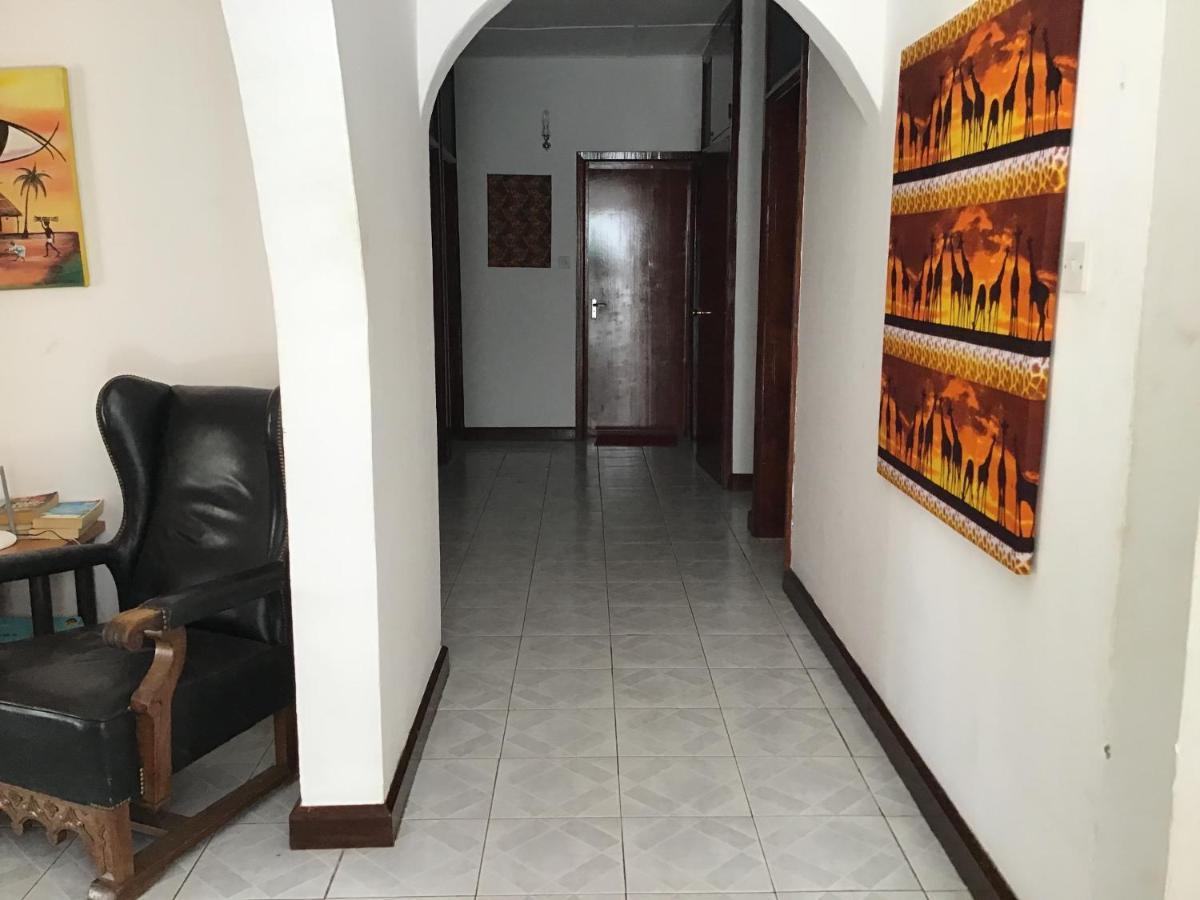 Anns Guesthouse Bakaugambia Eksteriør bilde