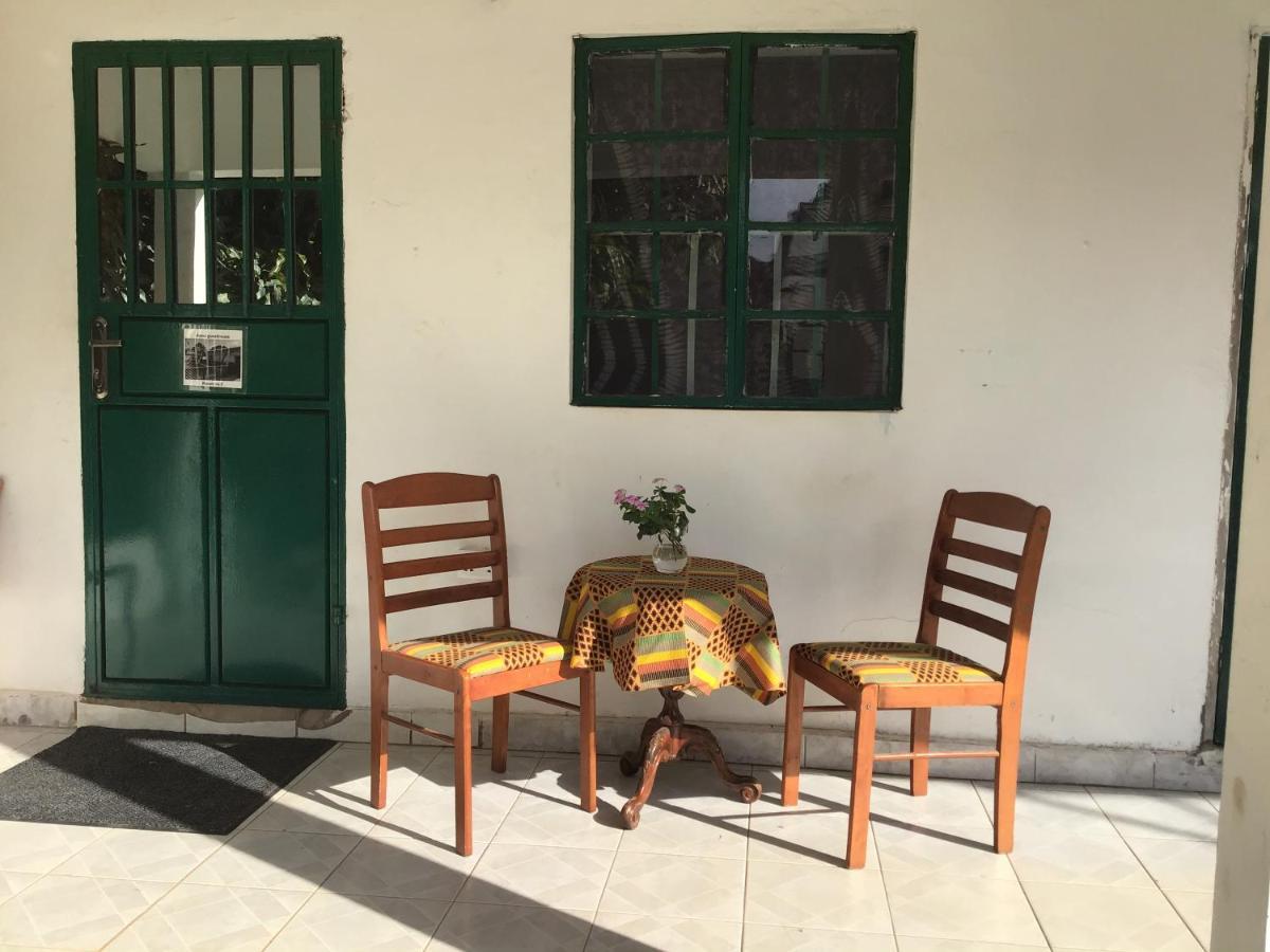 Anns Guesthouse Bakaugambia Eksteriør bilde