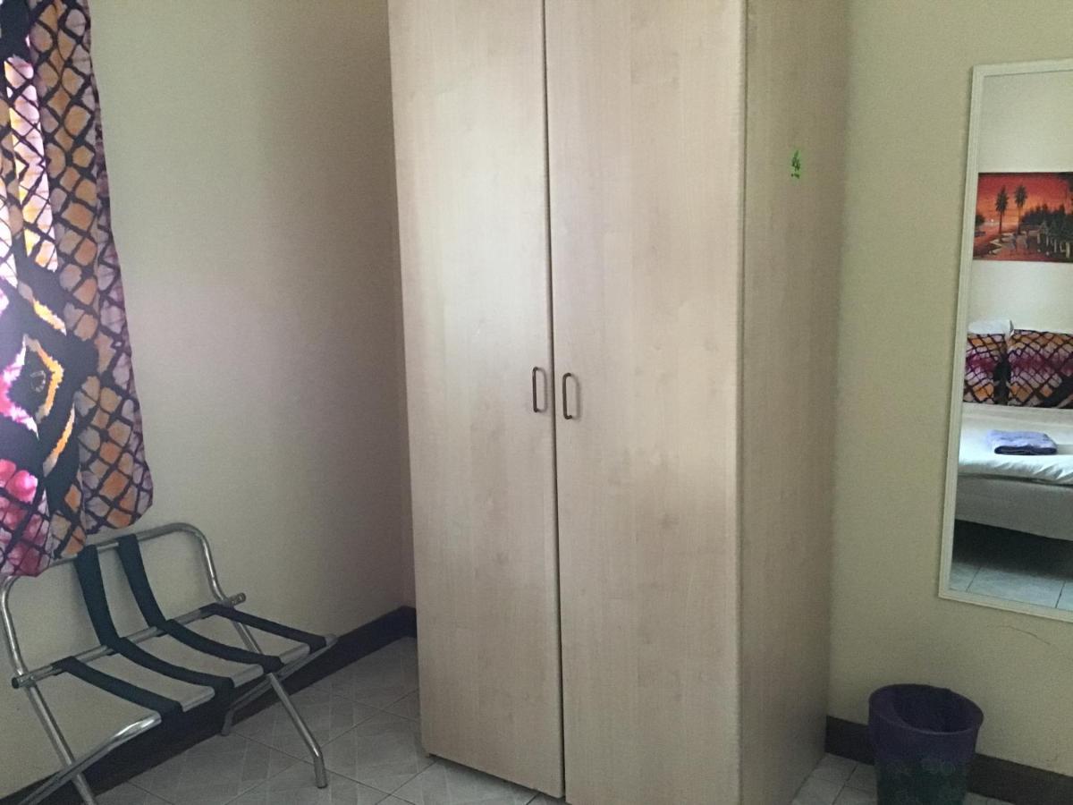 Anns Guesthouse Bakaugambia Eksteriør bilde