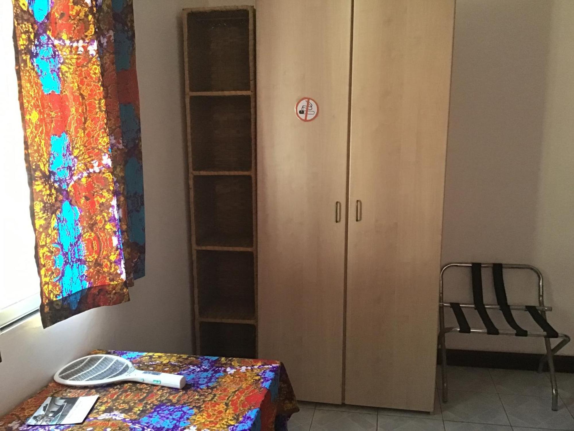 Anns Guesthouse Bakaugambia Eksteriør bilde