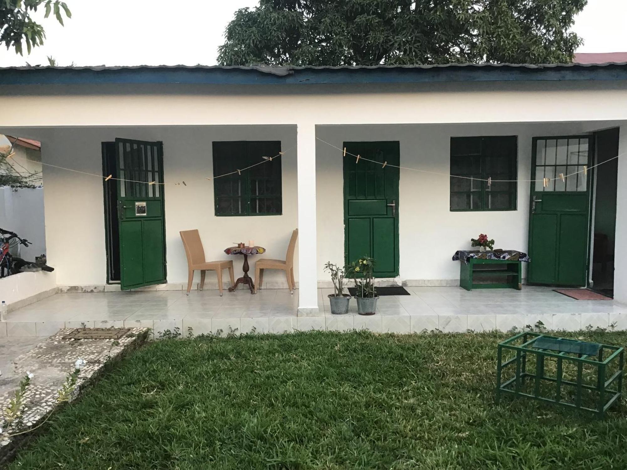 Anns Guesthouse Bakaugambia Eksteriør bilde