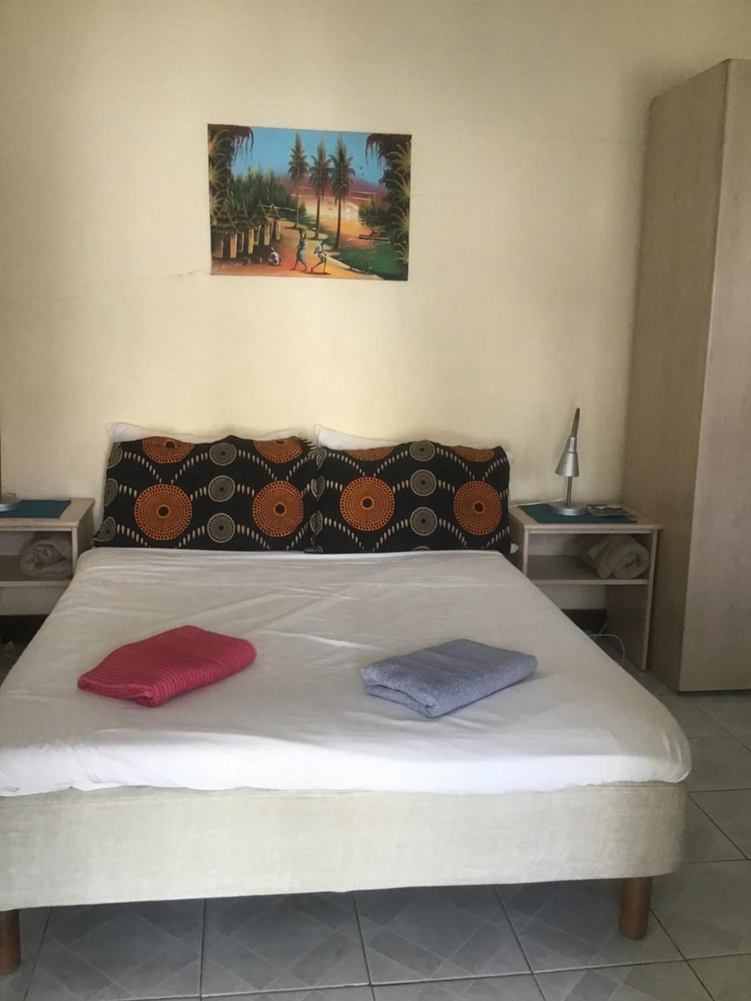 Anns Guesthouse Bakaugambia Eksteriør bilde