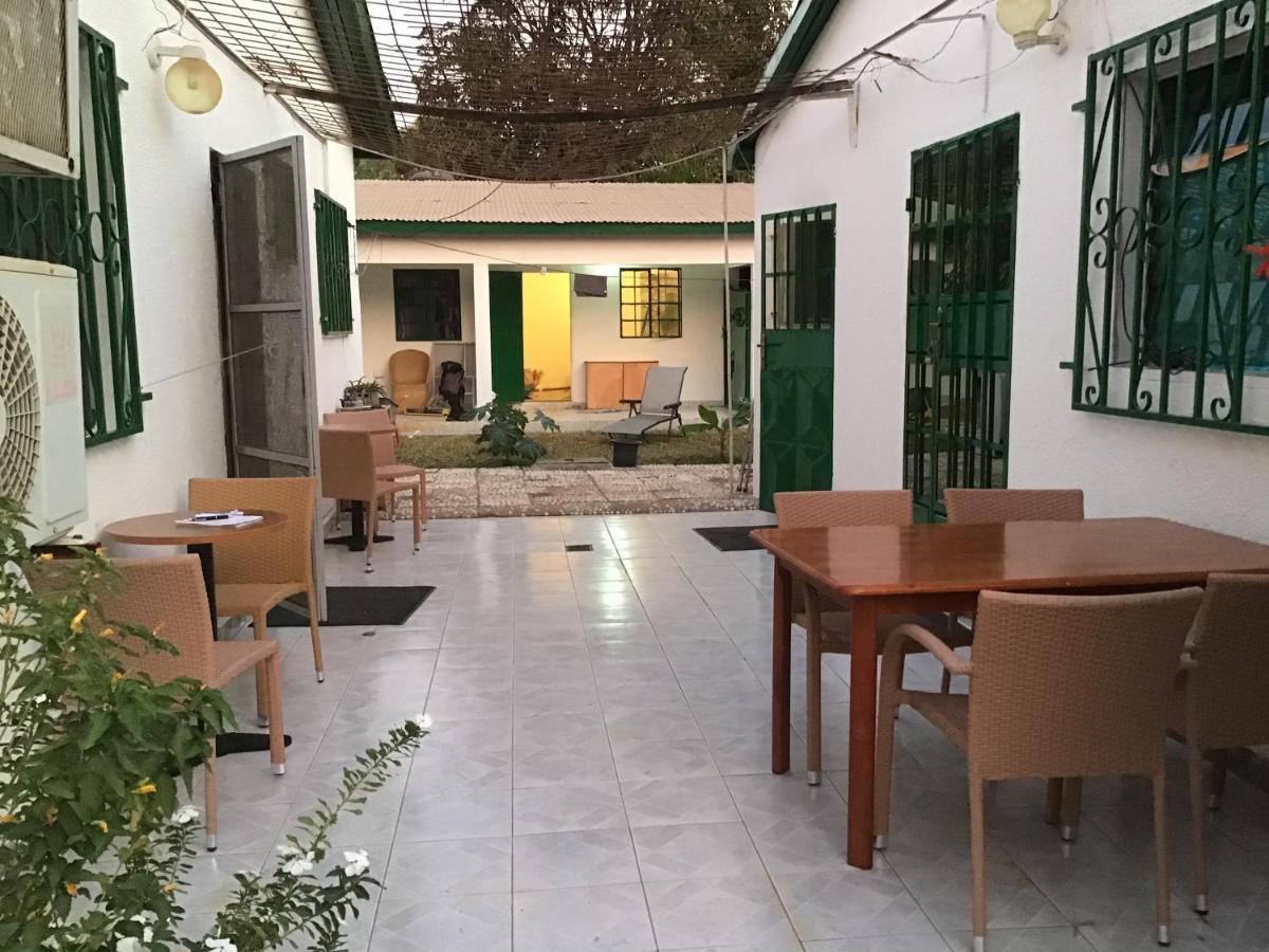 Anns Guesthouse Bakaugambia Eksteriør bilde