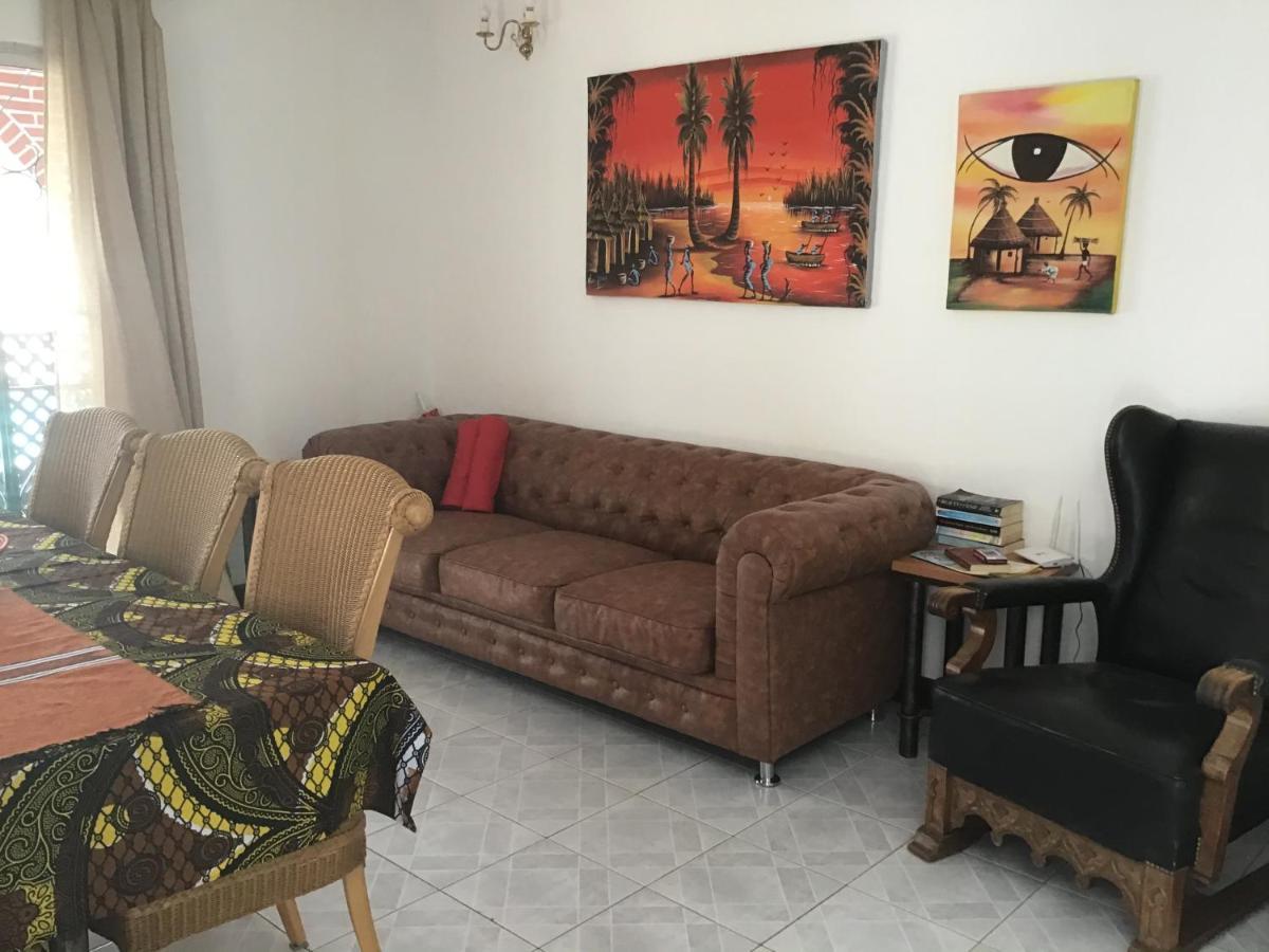 Anns Guesthouse Bakaugambia Eksteriør bilde