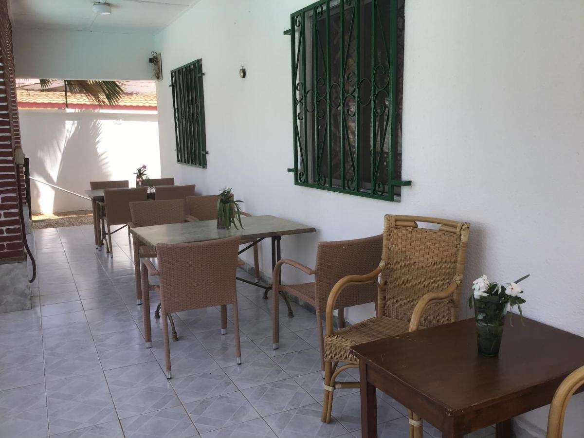 Anns Guesthouse Bakaugambia Eksteriør bilde
