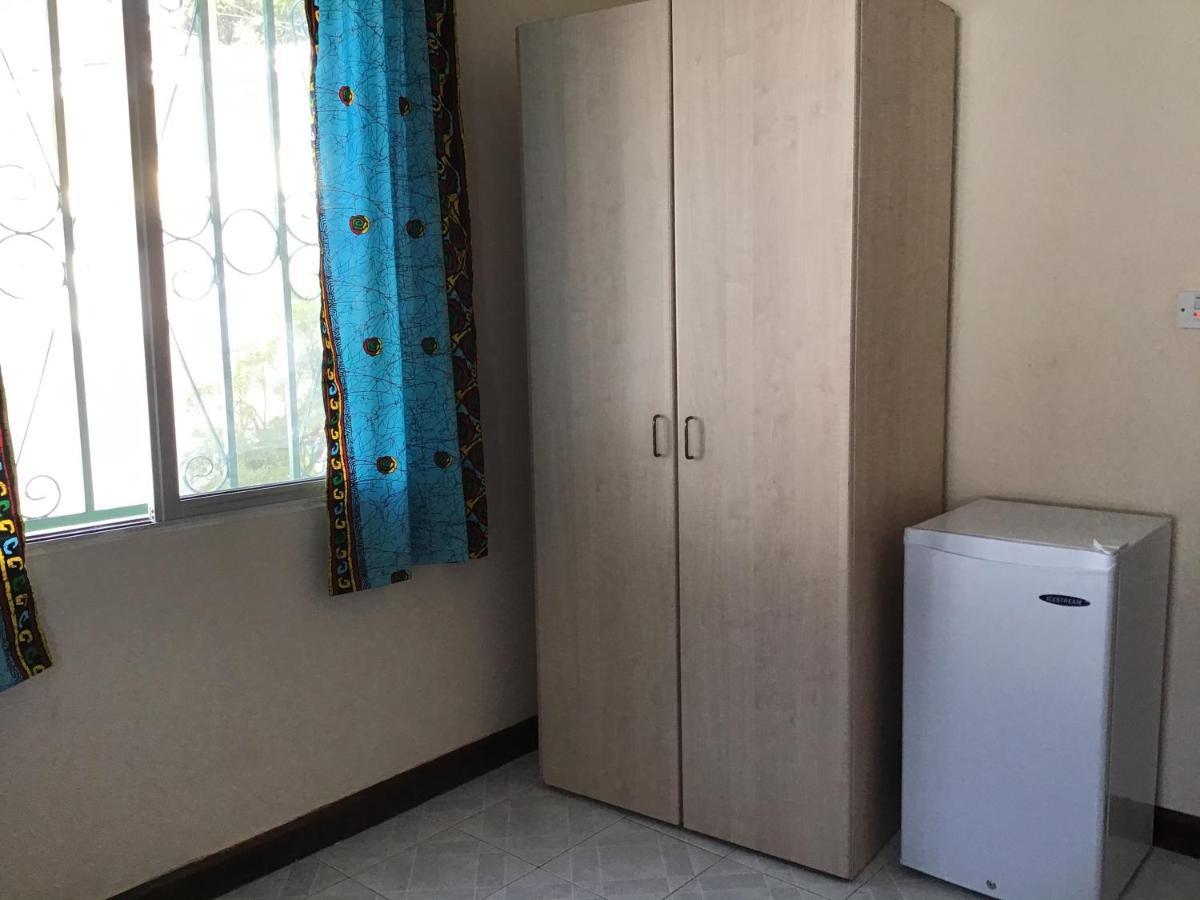 Anns Guesthouse Bakaugambia Eksteriør bilde