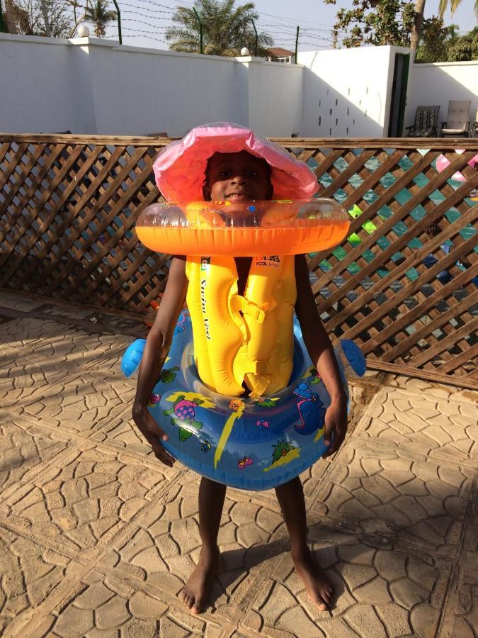 Anns Guesthouse Bakaugambia Eksteriør bilde