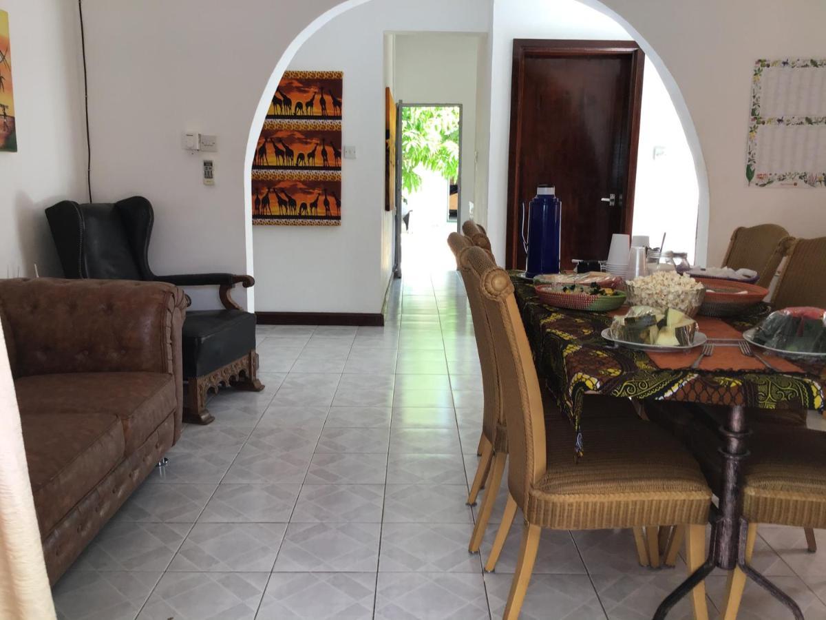 Anns Guesthouse Bakaugambia Eksteriør bilde