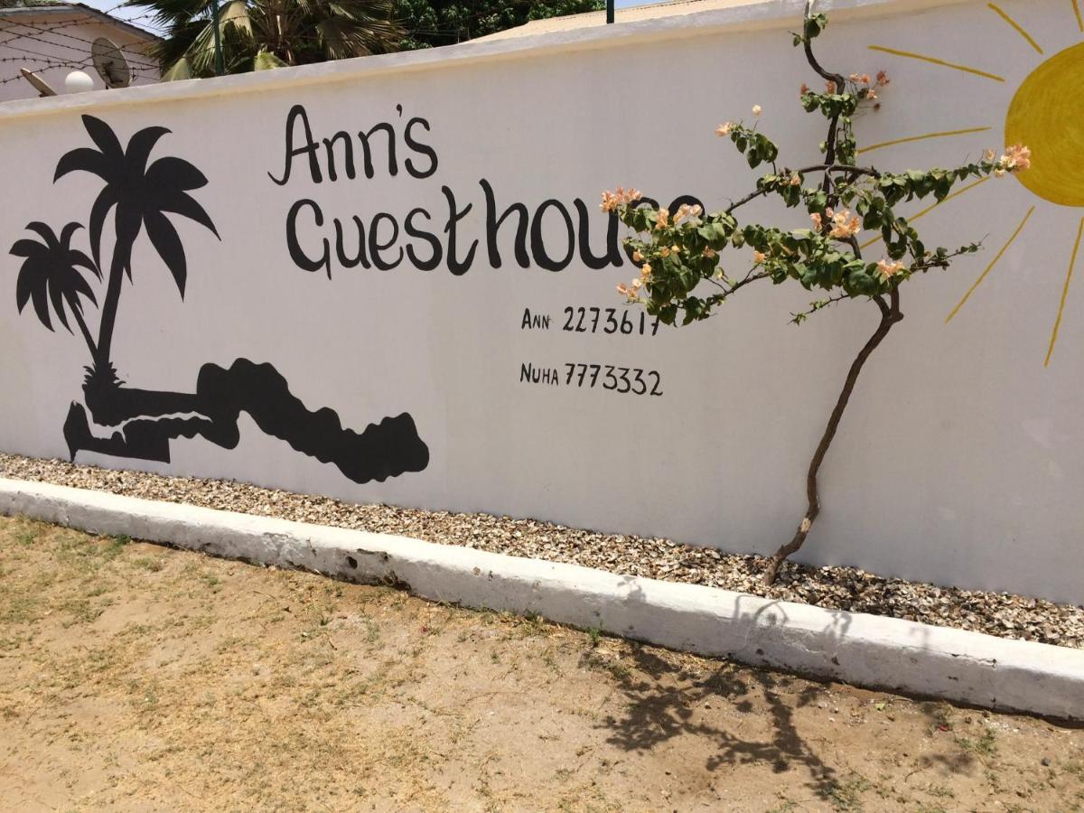 Anns Guesthouse Bakaugambia Eksteriør bilde